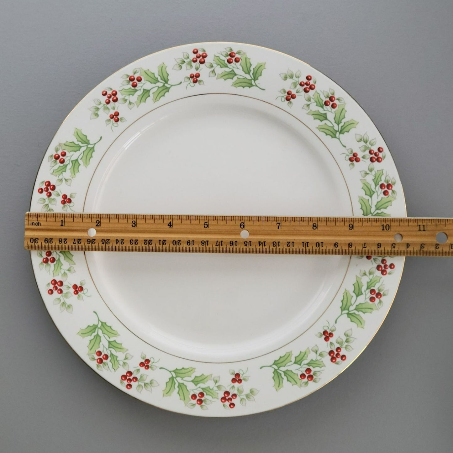 Gibson "Christmas Harmony" Dinner Plate, Set of 2