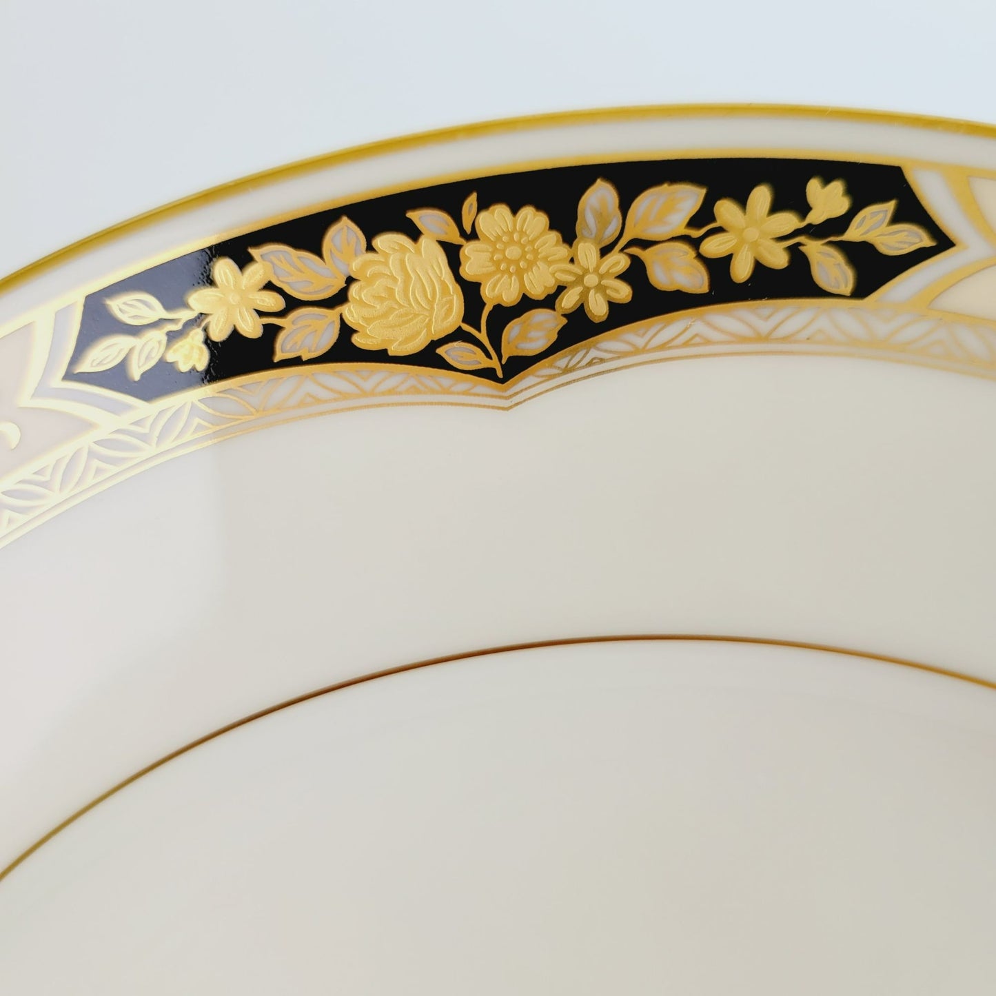Mikasa Crown Hall Dinner Plate, Japan c.1999-2001