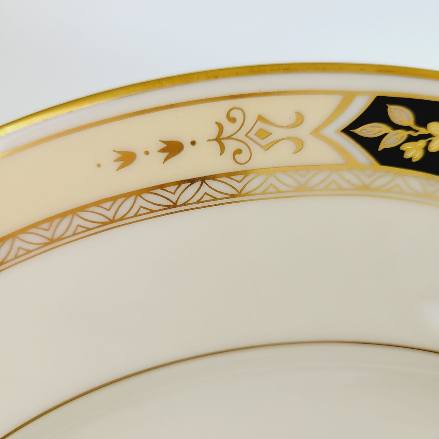 Mikasa Crown Hall Dinner Plate, Japan c.1999-2001