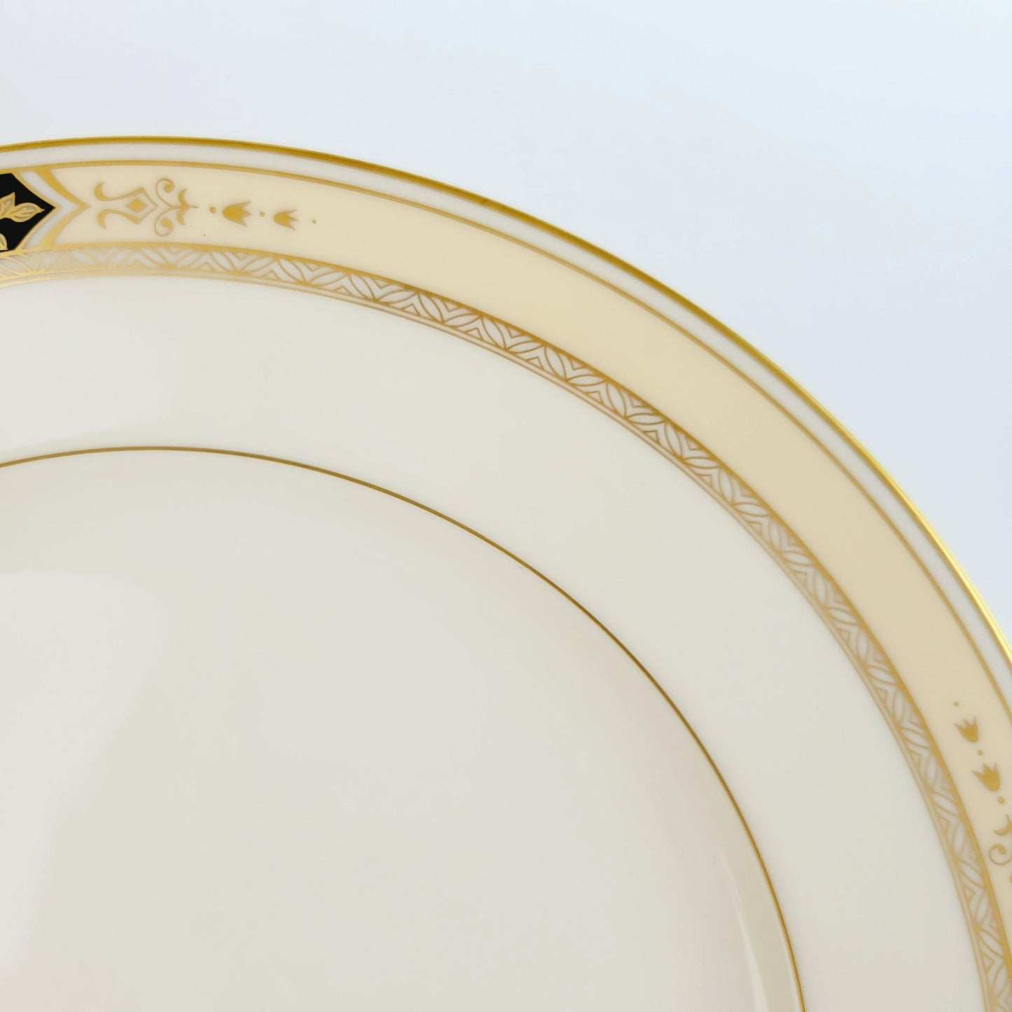Mikasa Crown Hall Dinner Plate, Japan c.1999-2001