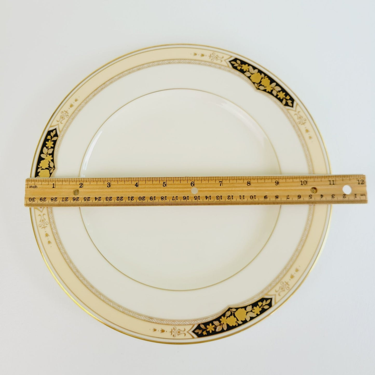 Mikasa Crown Hall Dinner Plate, Japan c.1999-2001