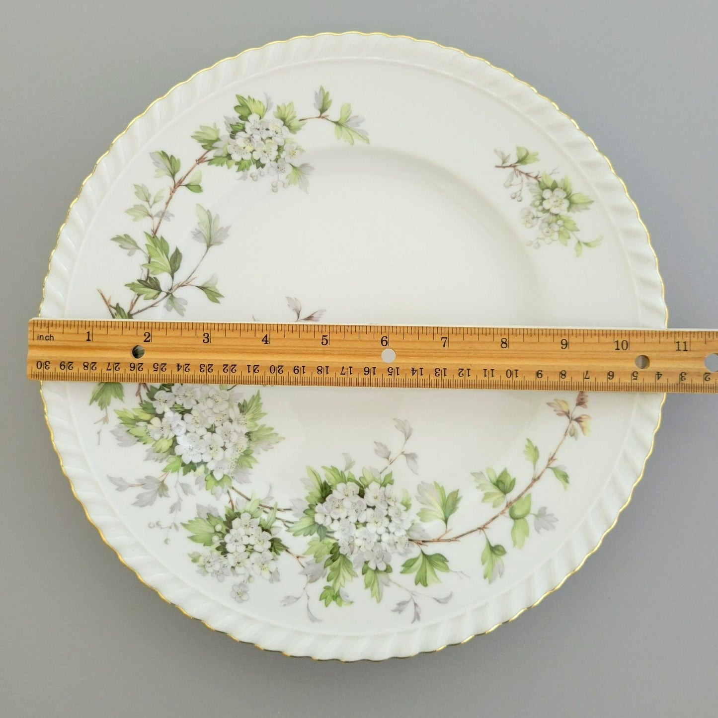 Franconia K&A Krautheim Hawthorn Dinner Plate, Gadroon Border, c.1964-75 Germany