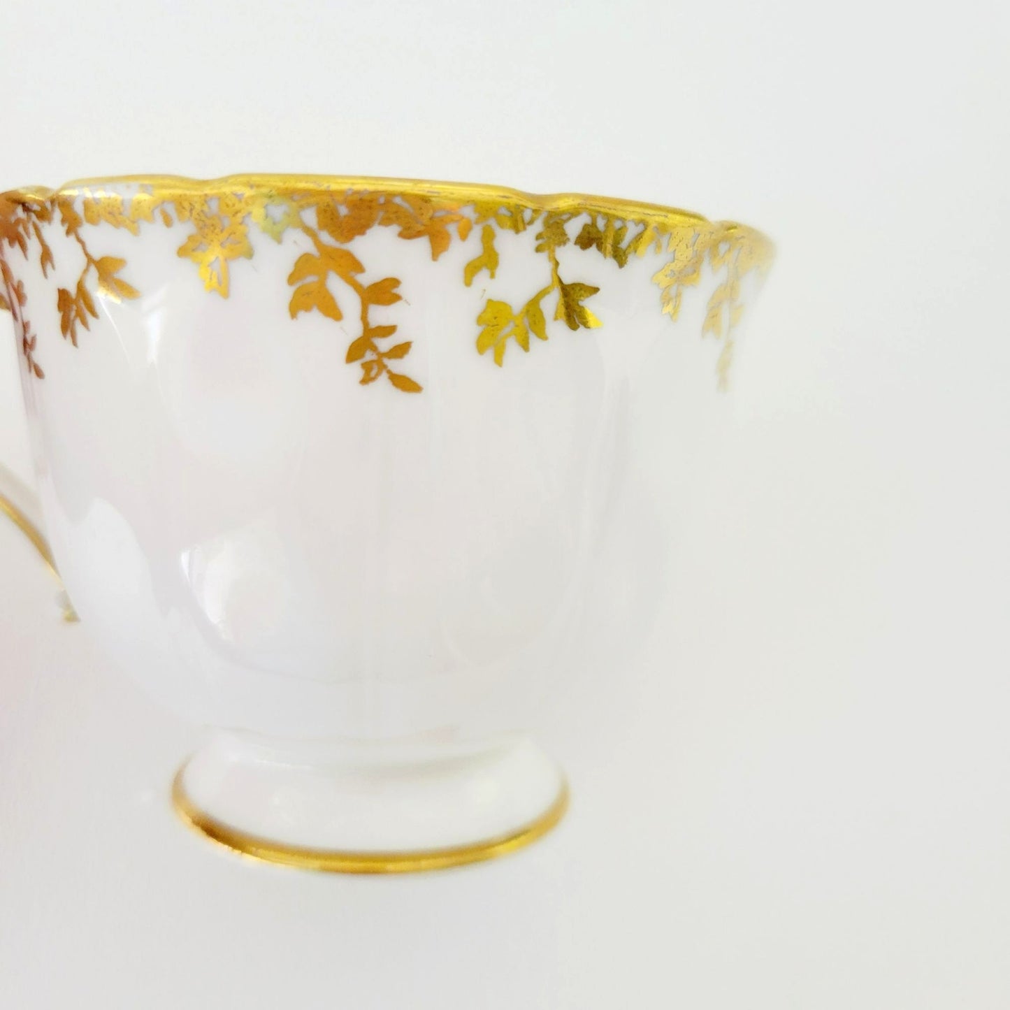 Aynsley Floral Gold Ivy Teacup, Pink & White Floral Design Inside, Gold Ivy Edge, English Bone China