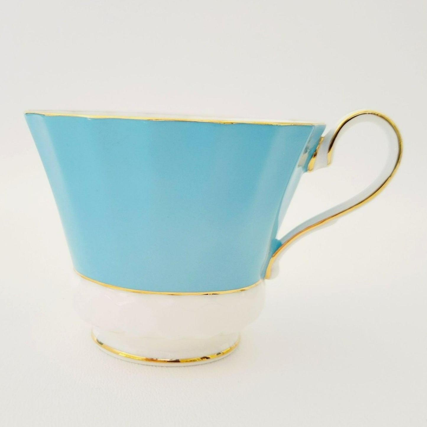 Aynsley Robin Blue Teacup & Saucer, Wild Flower Bouquet Inside, Textured Base, Gold Trim, c.1960s England