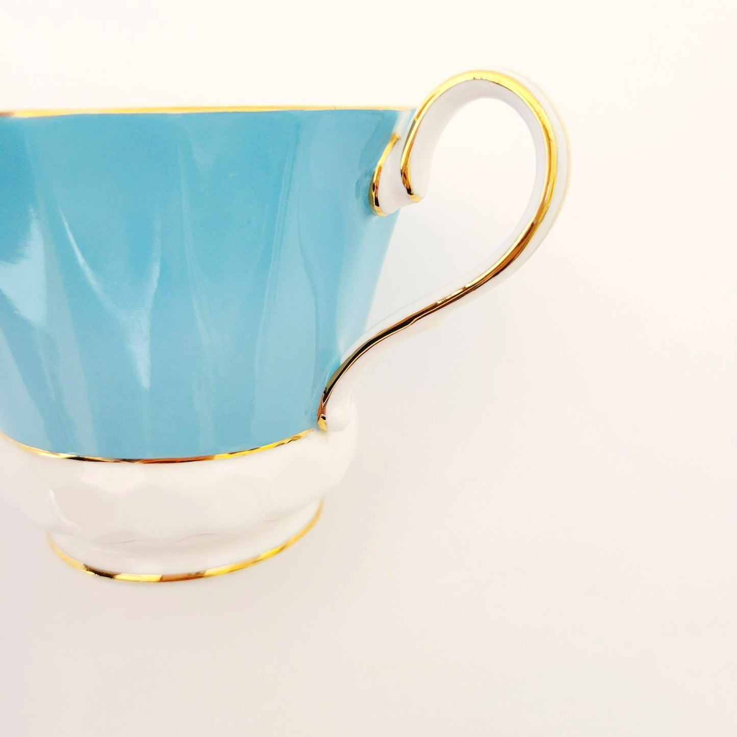 Aynsley Robin Blue Teacup & Saucer, Wild Flower Bouquet Inside, Textured Base, Gold Trim, c.1960s England