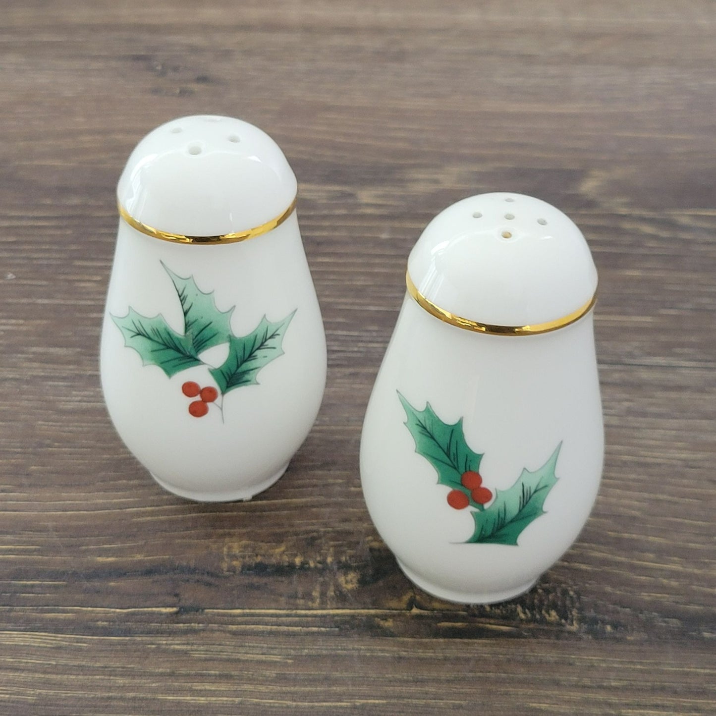 Mikasa Ribbon Holly Salt & Pepper Shaker Set, Japan Made