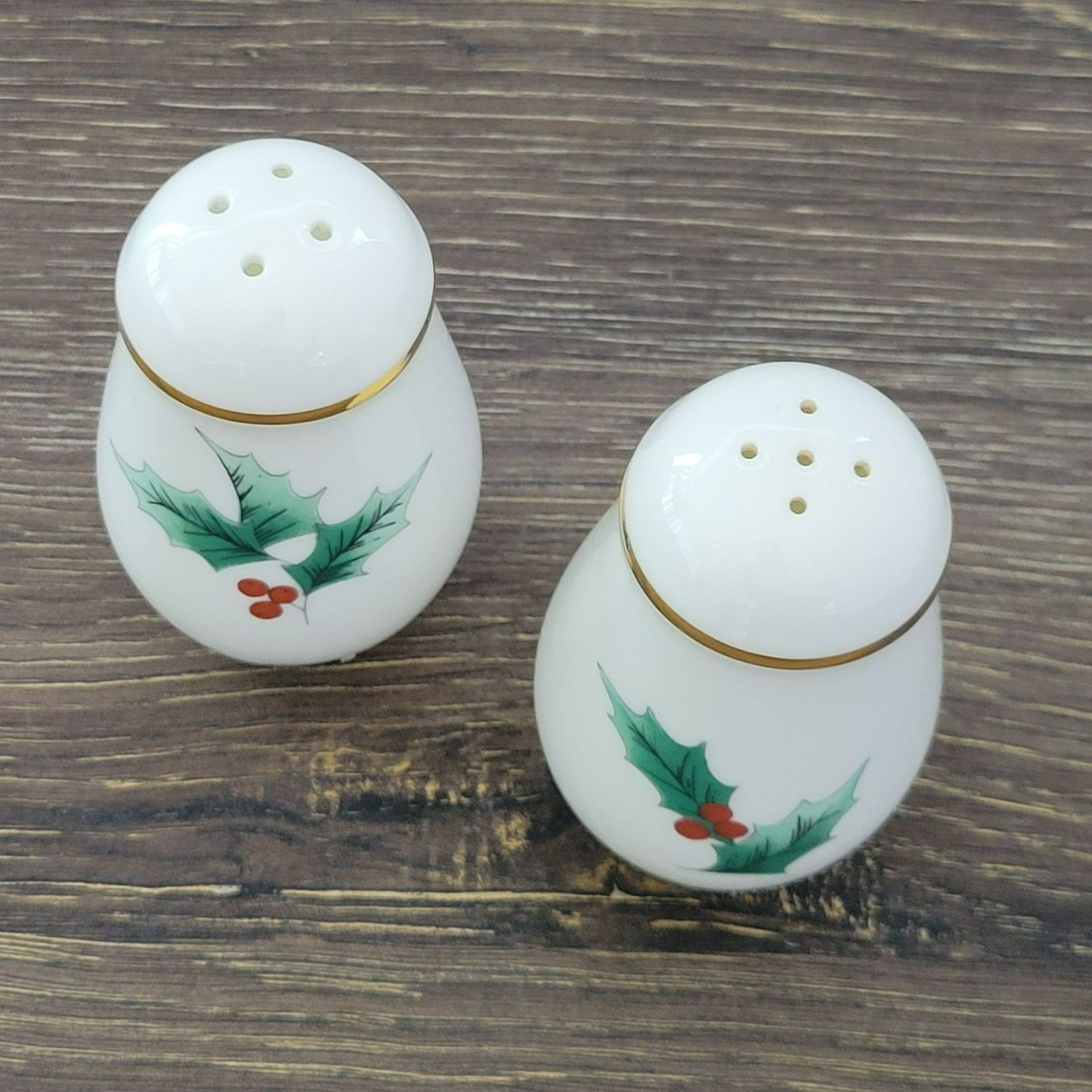 Mikasa Ribbon Holly Salt & Pepper Shaker Set, Japan Made