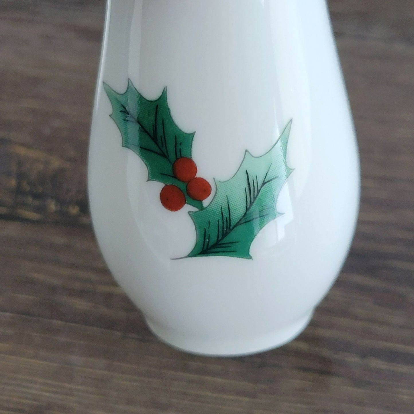 Mikasa Ribbon Holly Salt & Pepper Shaker Set, Japan Made