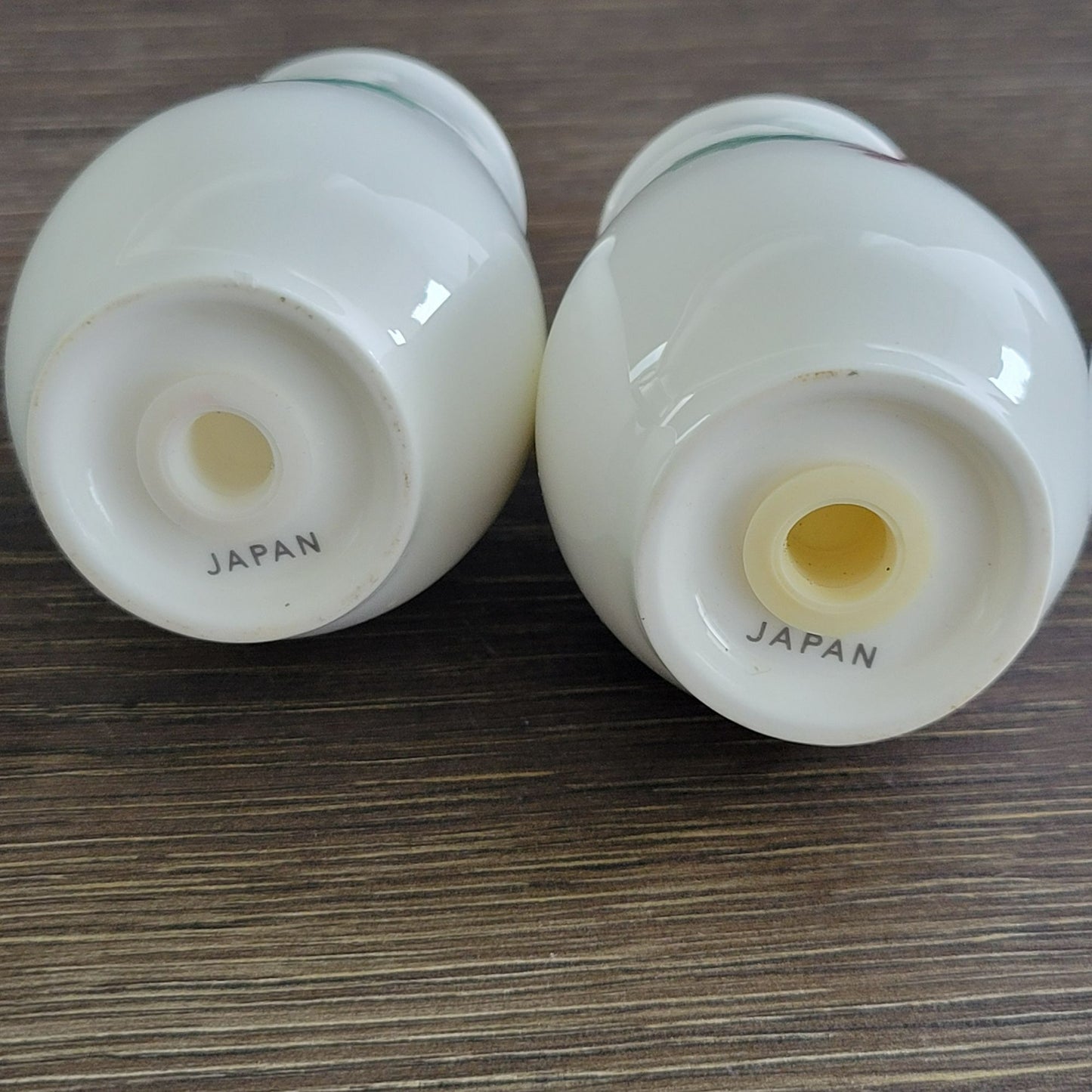 Mikasa Ribbon Holly Salt & Pepper Shaker Set, Japan Made
