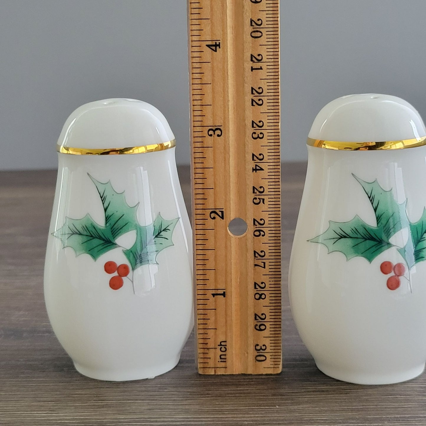 Mikasa Ribbon Holly Salt & Pepper Shaker Set, Japan Made