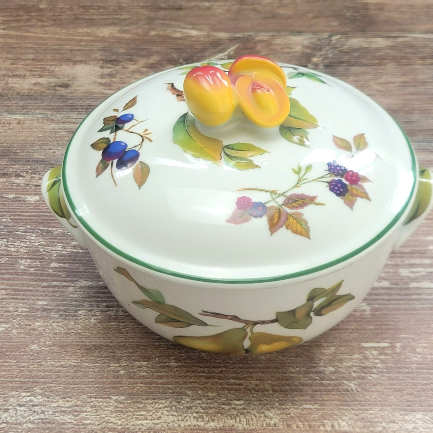 Royal Worchester Evesham 1 Pt Round Covered Casserole Dish