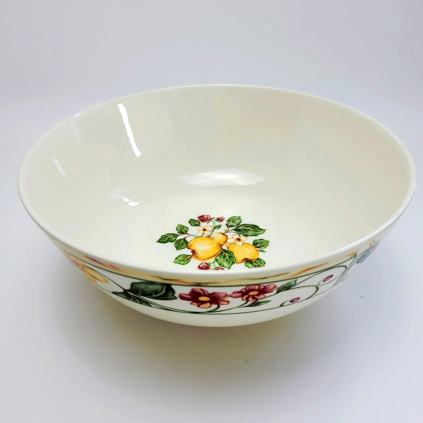 Wedgwood Amway Pears & Berries 10" Round Serving Bowl, c.1998 England