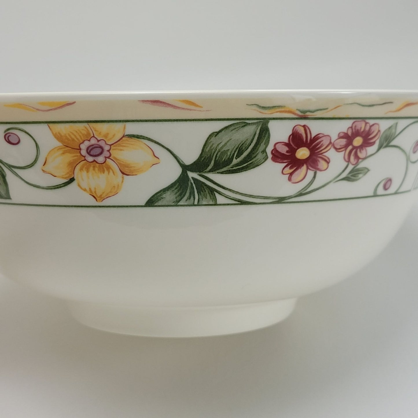 Wedgwood Amway Pears & Berries 10" Round Serving Bowl, c.1998 England