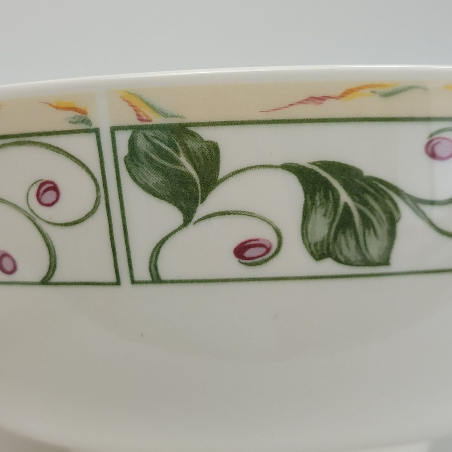 Wedgwood Amway Pears & Berries 10" Round Serving Bowl, c.1998 England
