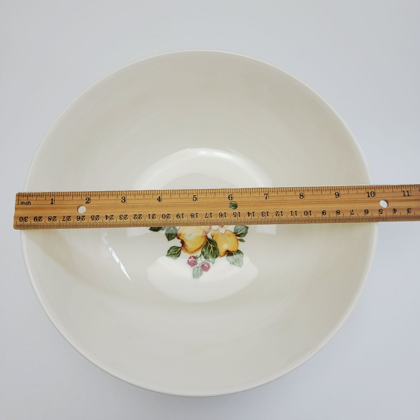 Wedgwood Amway Pears & Berries 10" Round Serving Bowl, c.1998 England