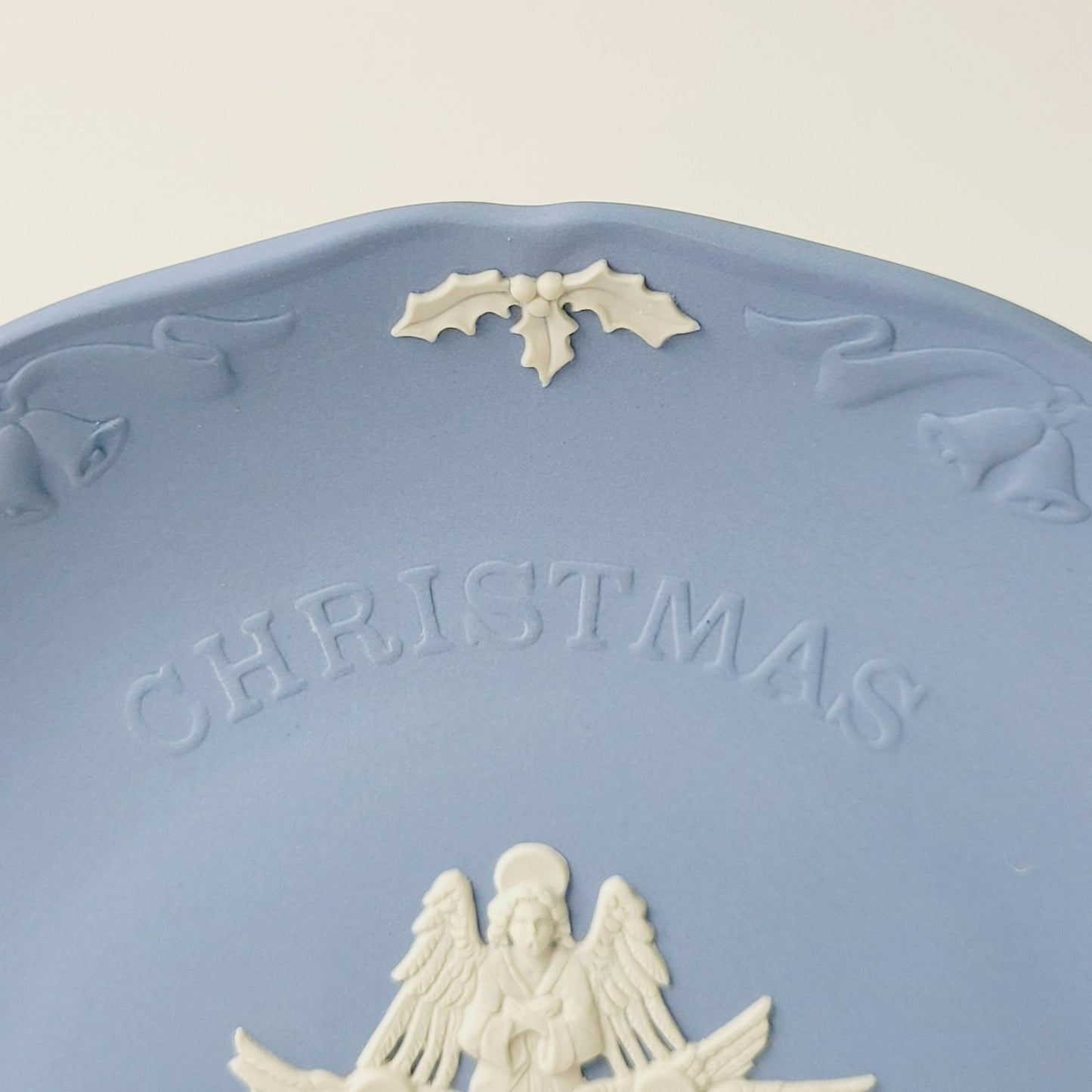 Wedgwood Blue Jasperware Christmas Plate 1991, Hark the Herald Angels Sing