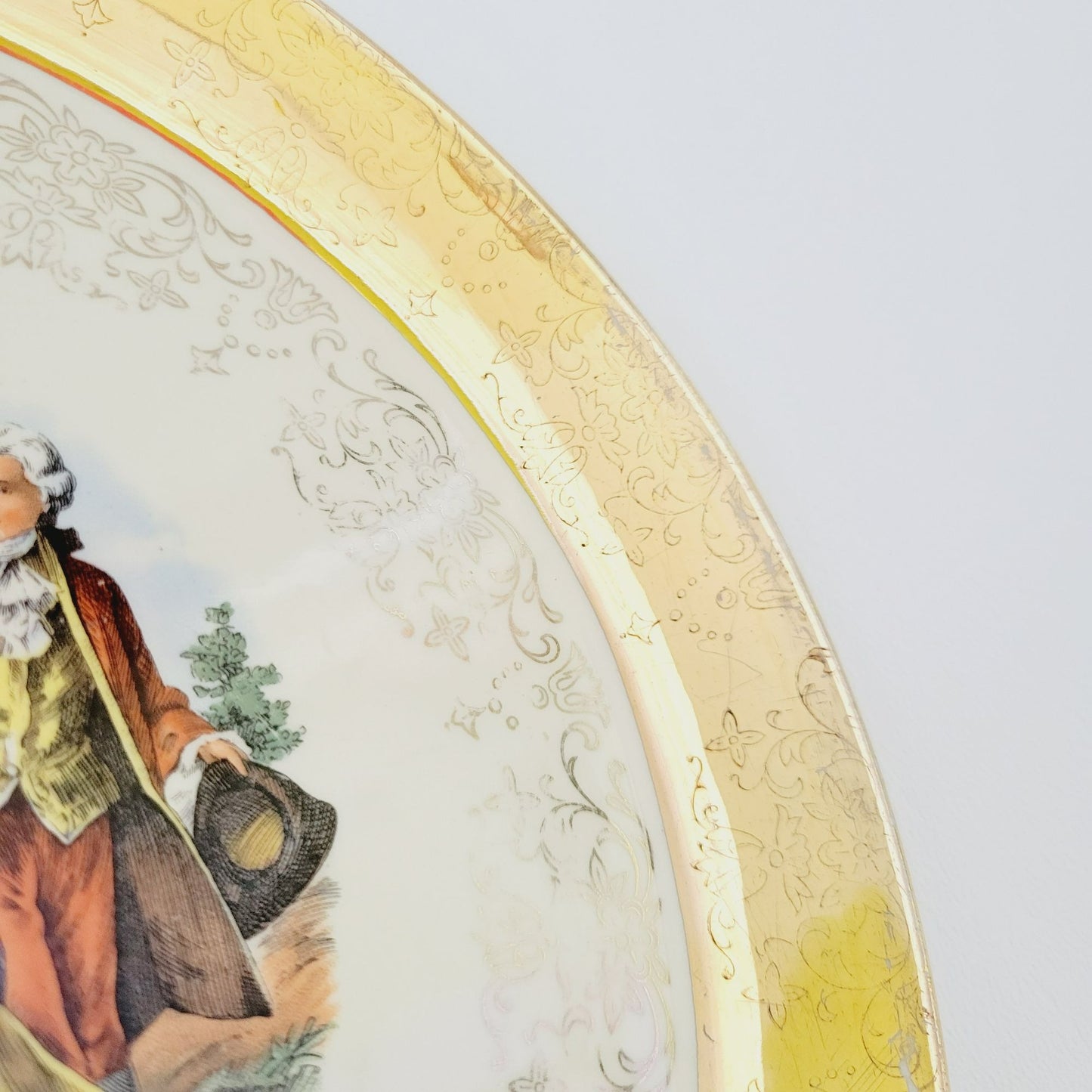 Sabin Crest O Gold George & Martha 9" Luncheon Plate