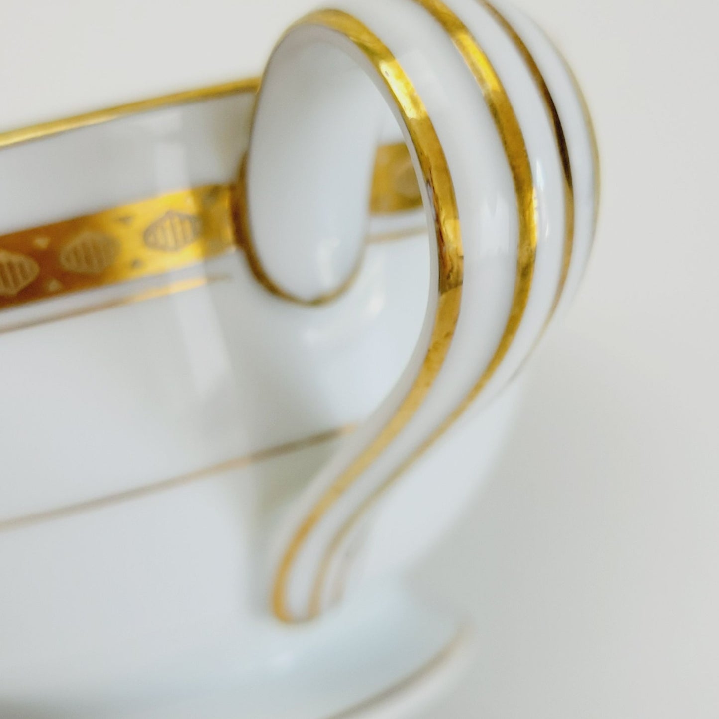 Noritake Richmond Creamer & Sugar Bowl, White Base Gold with Etched Band, Made in Japan