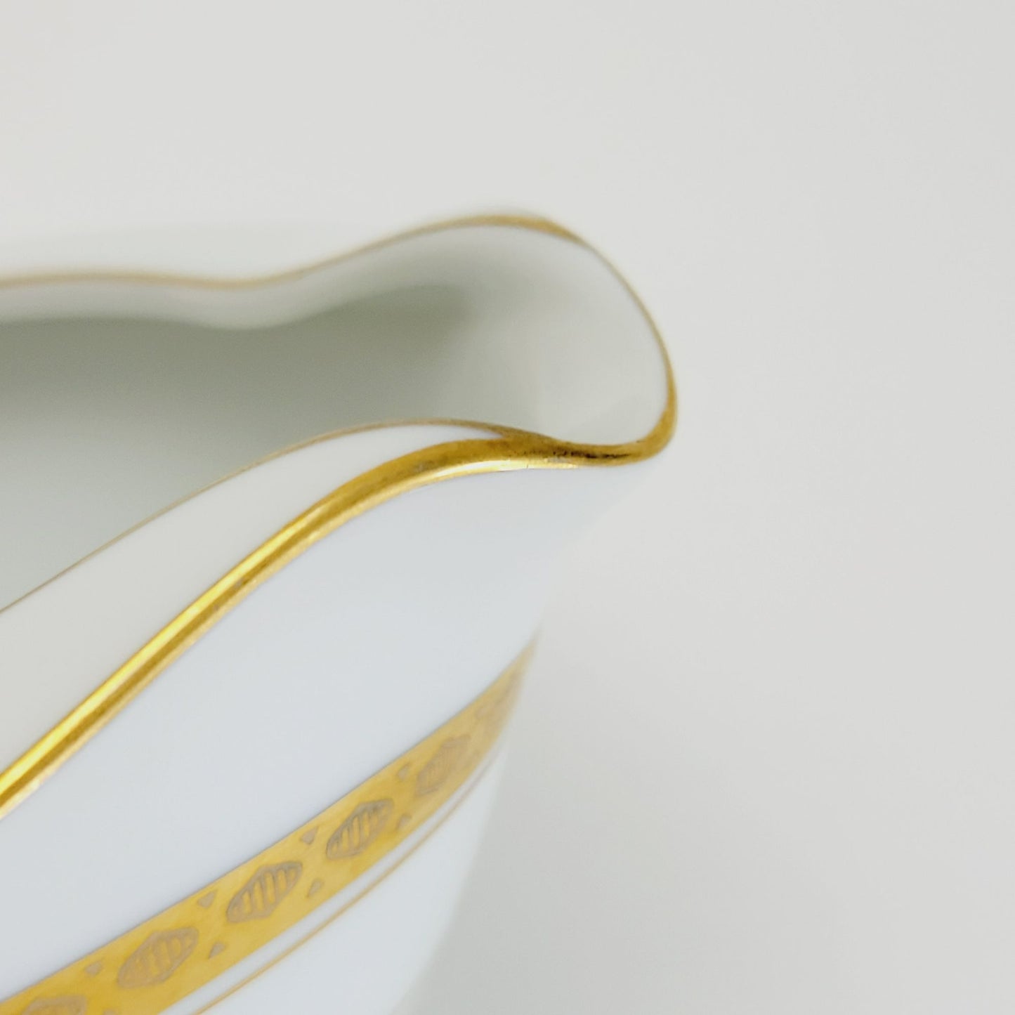 Noritake Richmond Creamer & Sugar Bowl, White Base Gold with Etched Band, Made in Japan