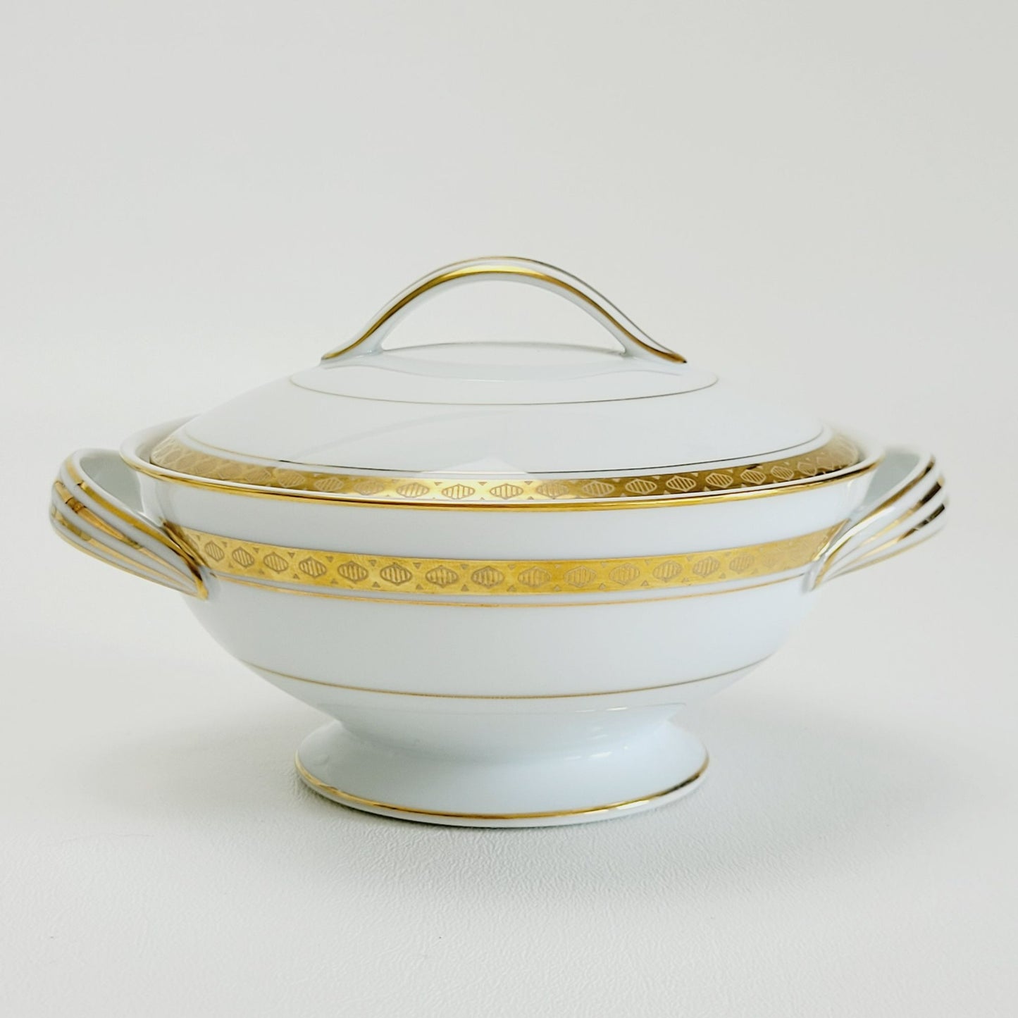 Noritake Richmond Creamer & Sugar Bowl, White Base Gold with Etched Band, Made in Japan