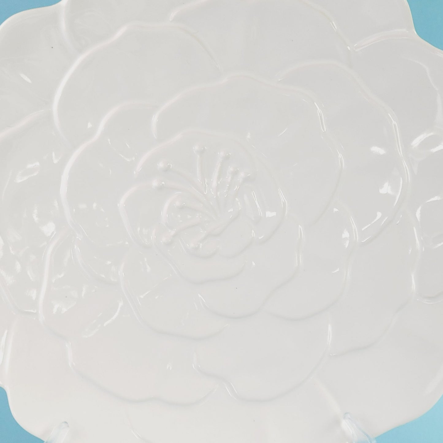 Studio Nova White Hibiscus Flower 14" Round Platter