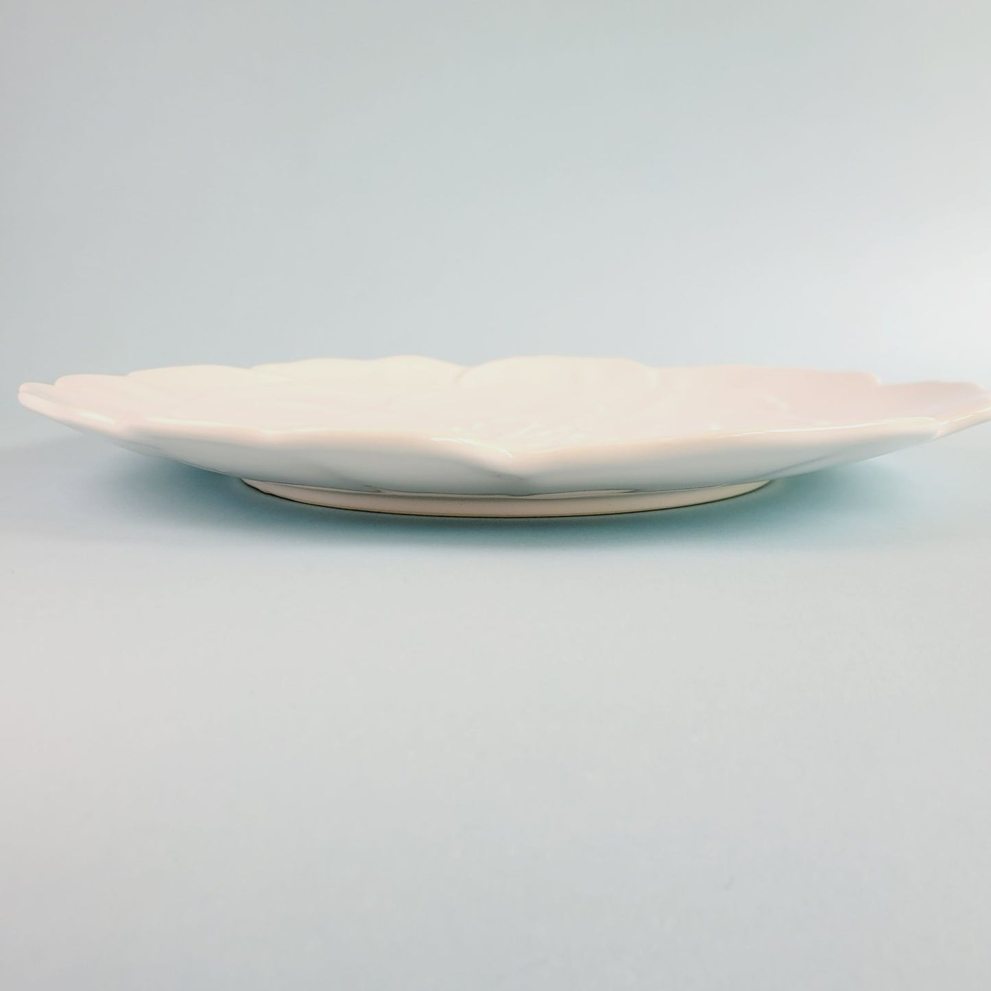 Studio Nova White Hibiscus Flower 14" Round Platter