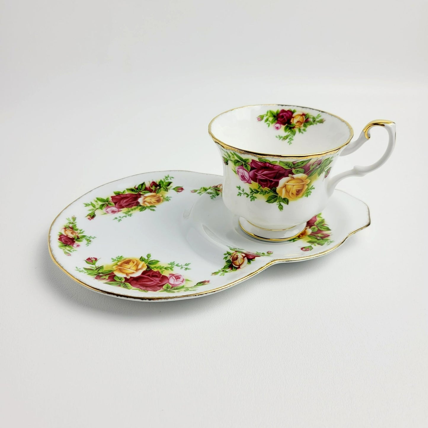 Royal Albert Dessert Snack Tray & Teacup Set, Old Country Roses Montrose