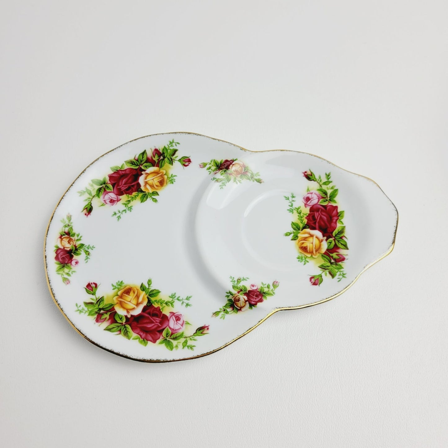 Royal Albert Dessert Snack Tray & Teacup Set, Old Country Roses Montrose