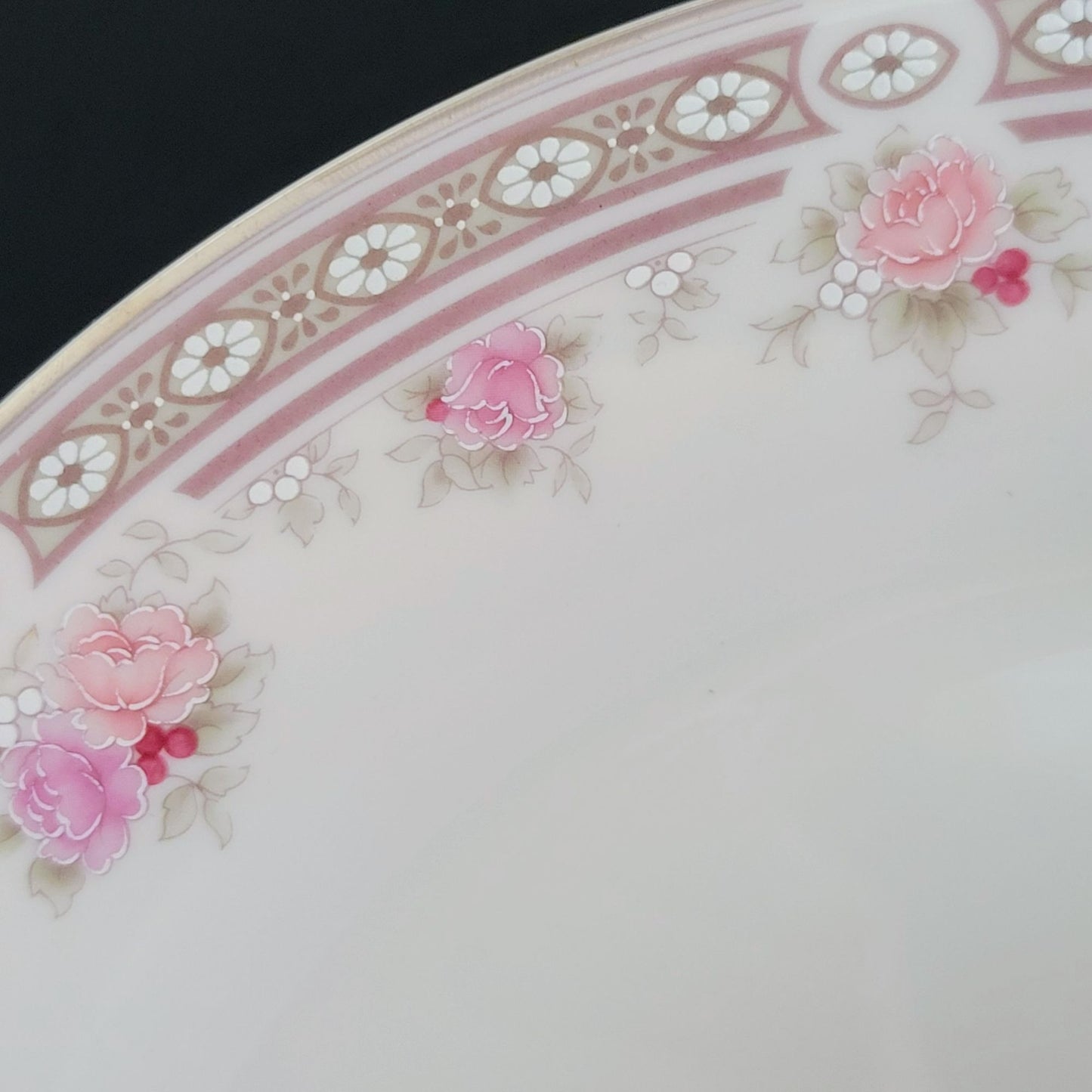 Royal Doulton Elegance Dinner Plate, c.1980s Vogue Collection, England