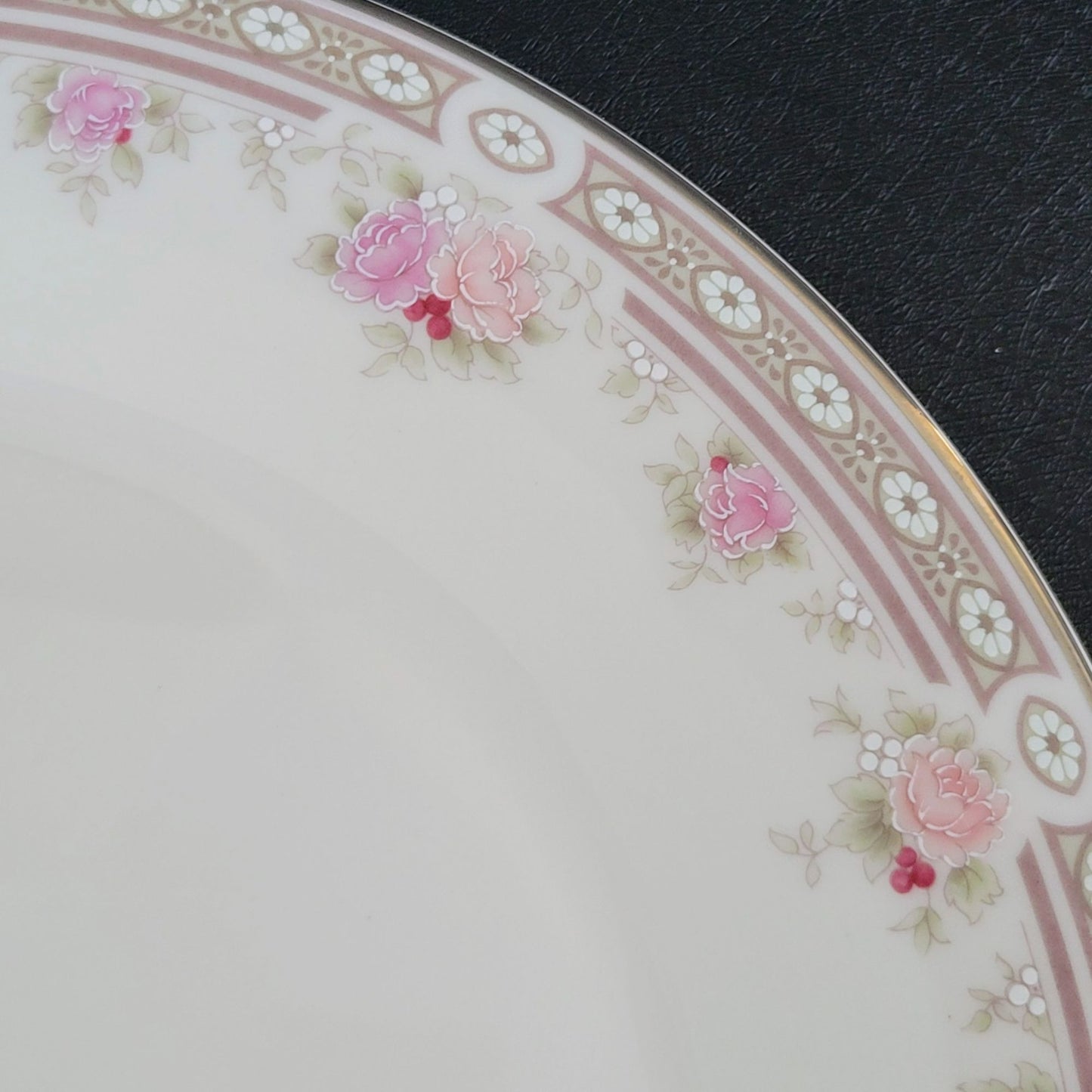 Royal Doulton Elegance Dinner Plate, c.1980s Vogue Collection, England