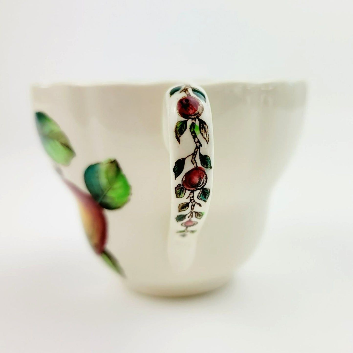 Spode Apple Teacup & Saucer, Embossed Scalloped Edge, c.1962-64 England