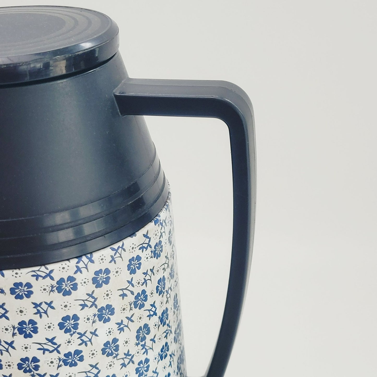 Japan Peacock 1 Liter Carafe