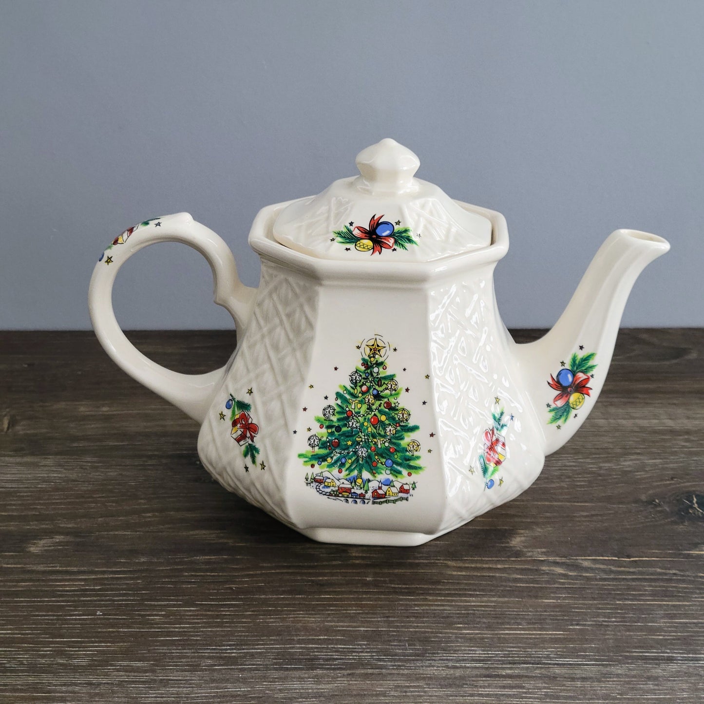Sadler Christmas Eve Teapot, Made In England