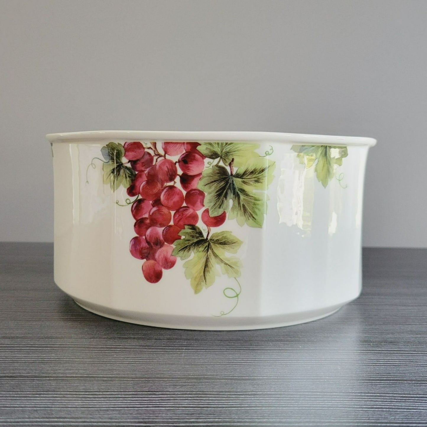 Royal Doulton Vintage Grape 9" Salad Serving Bowl c.1990s England Fruit Fall Dinnerware