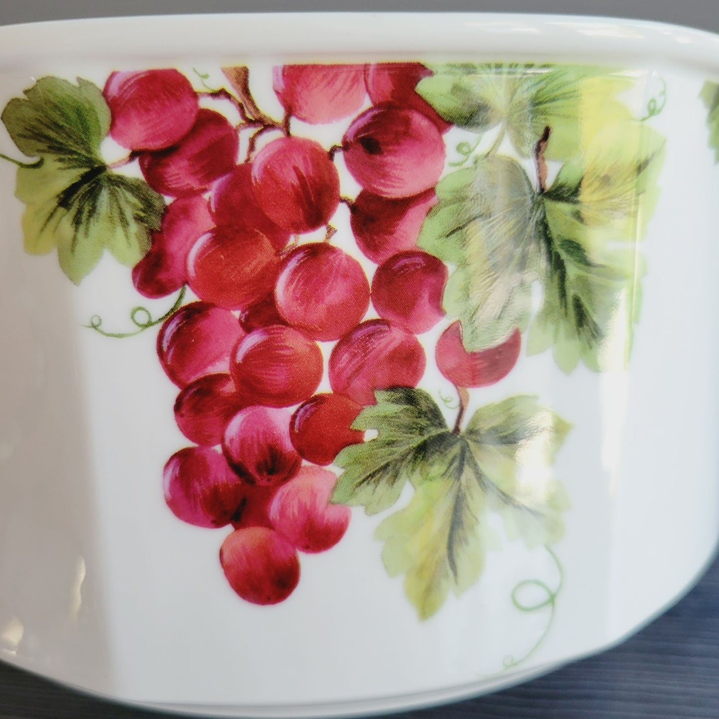 Royal Doulton Vintage Grape 9" Salad Serving Bowl c.1990s England Fruit Fall Dinnerware