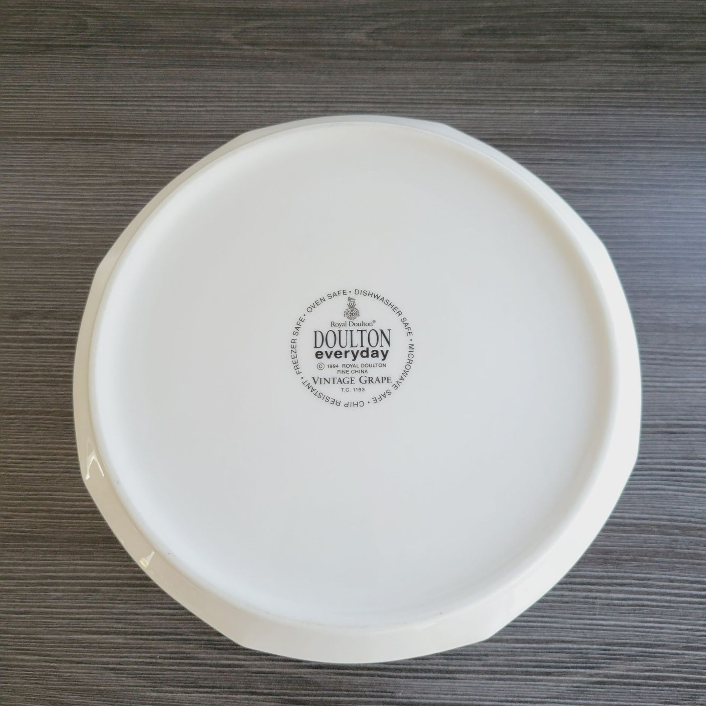 Royal Doulton Vintage Grape 9" Salad Serving Bowl c.1990s England Fruit Fall Dinnerware