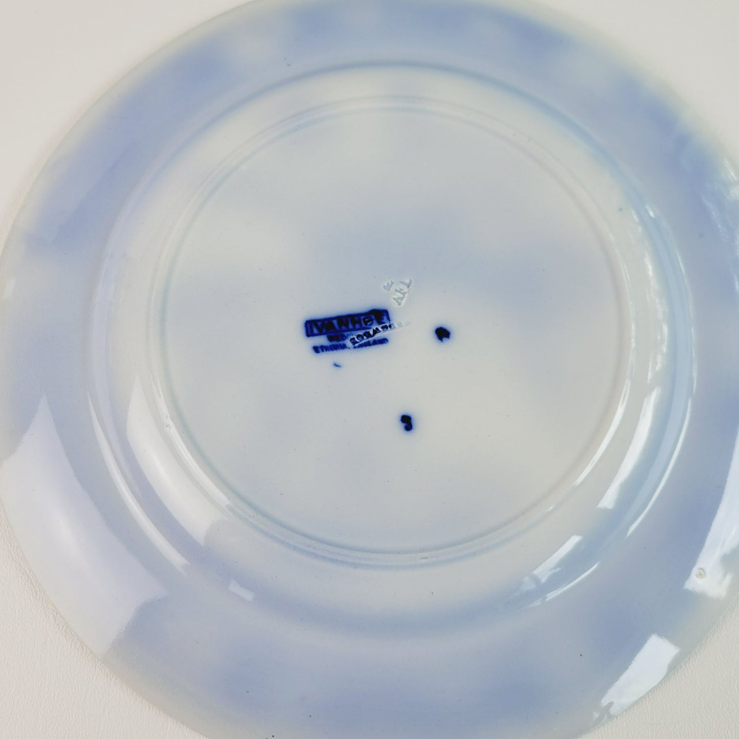 Wedgwood Ivanhoe Flow Blue Dinner Plate, Wamba & Gurth The Swineherd, c.1903 England