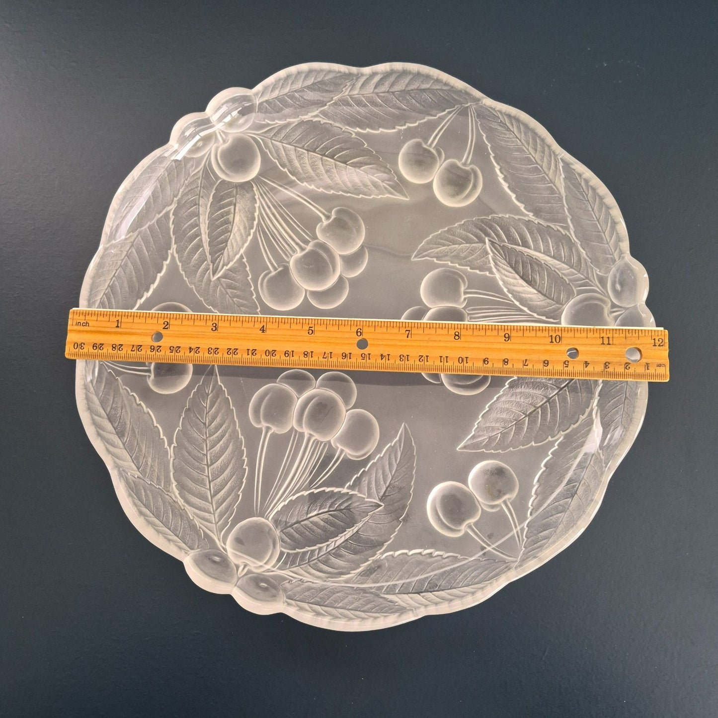 Mikasa BOUNTIFUL Frosted Glass Round Serving Platter