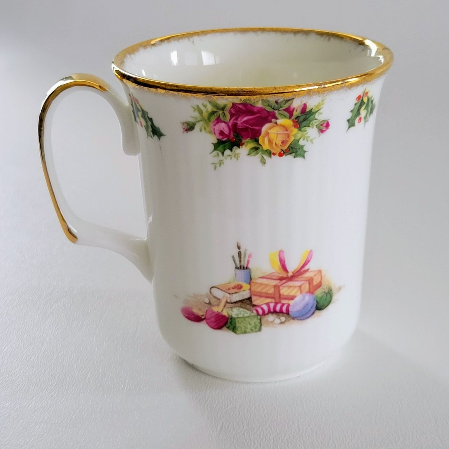 Royal Albert Christmas Magic Coffee Mug, England c.1990s