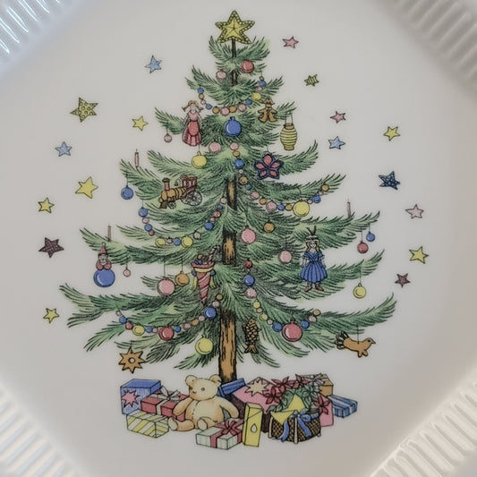 Nikko Christmastime Classic Collection Dinner Plate c.1979-83