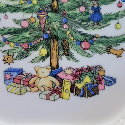 Nikko Christmastime Classic Collection Dinner Plate c.1979-83