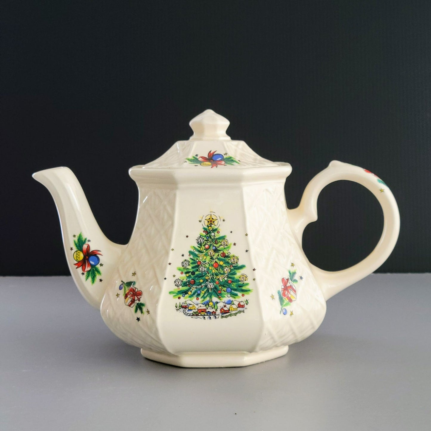 Sadler Christmas Eve Teapot, Made In England