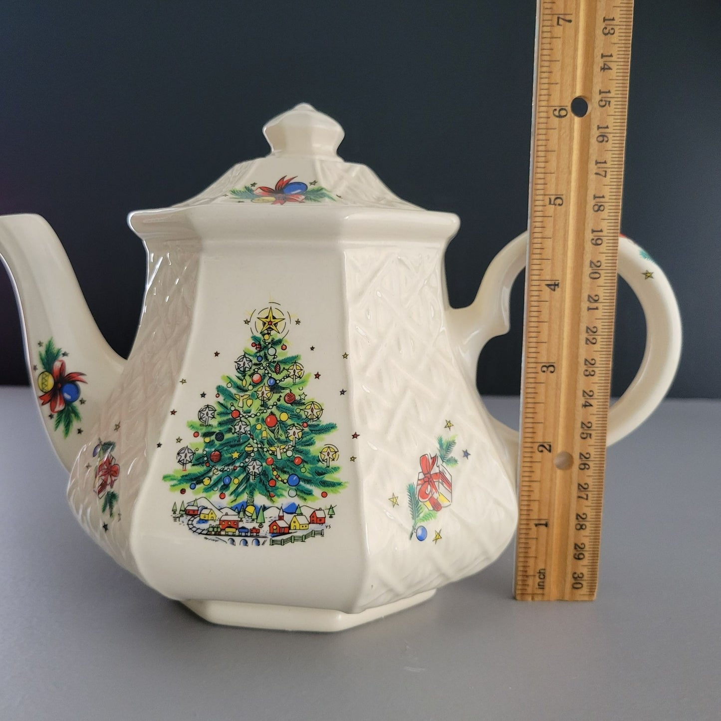 Sadler Christmas Eve Teapot, Made In England