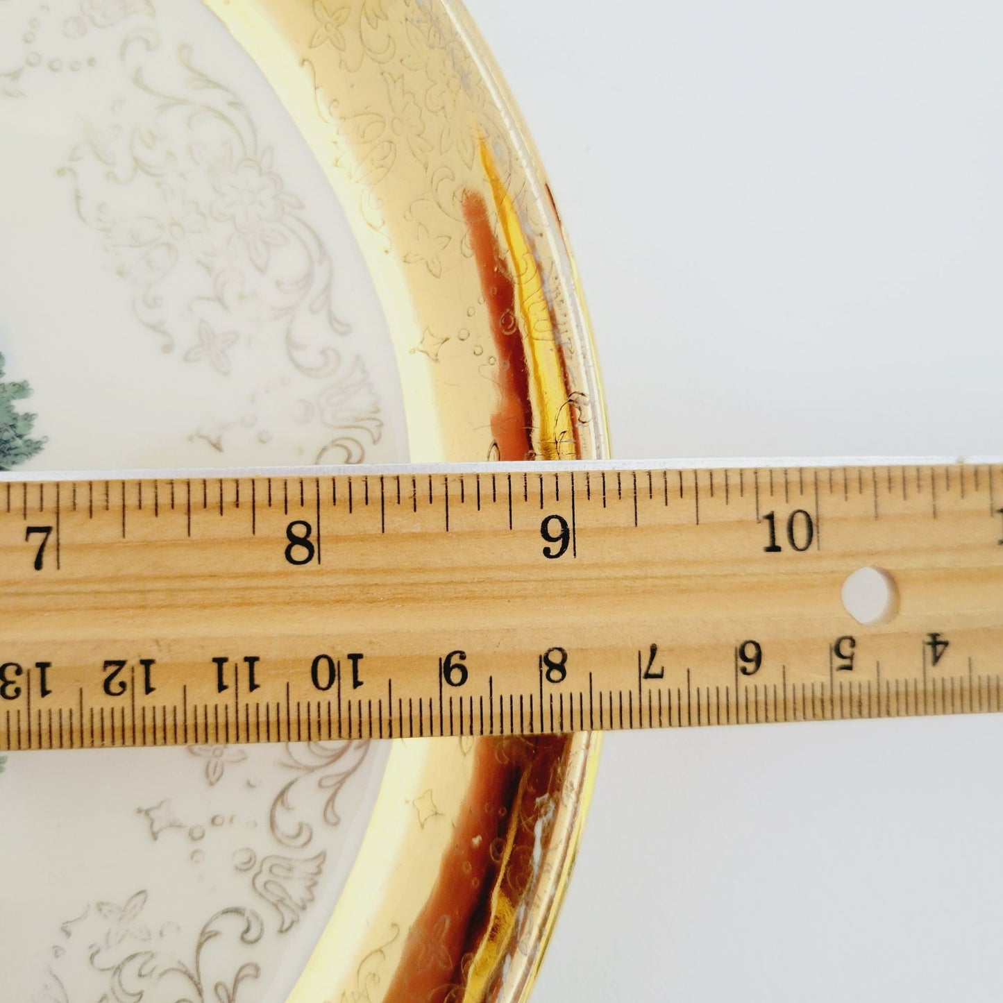 Sabin Crest O Gold George & Martha 9" Luncheon Plate