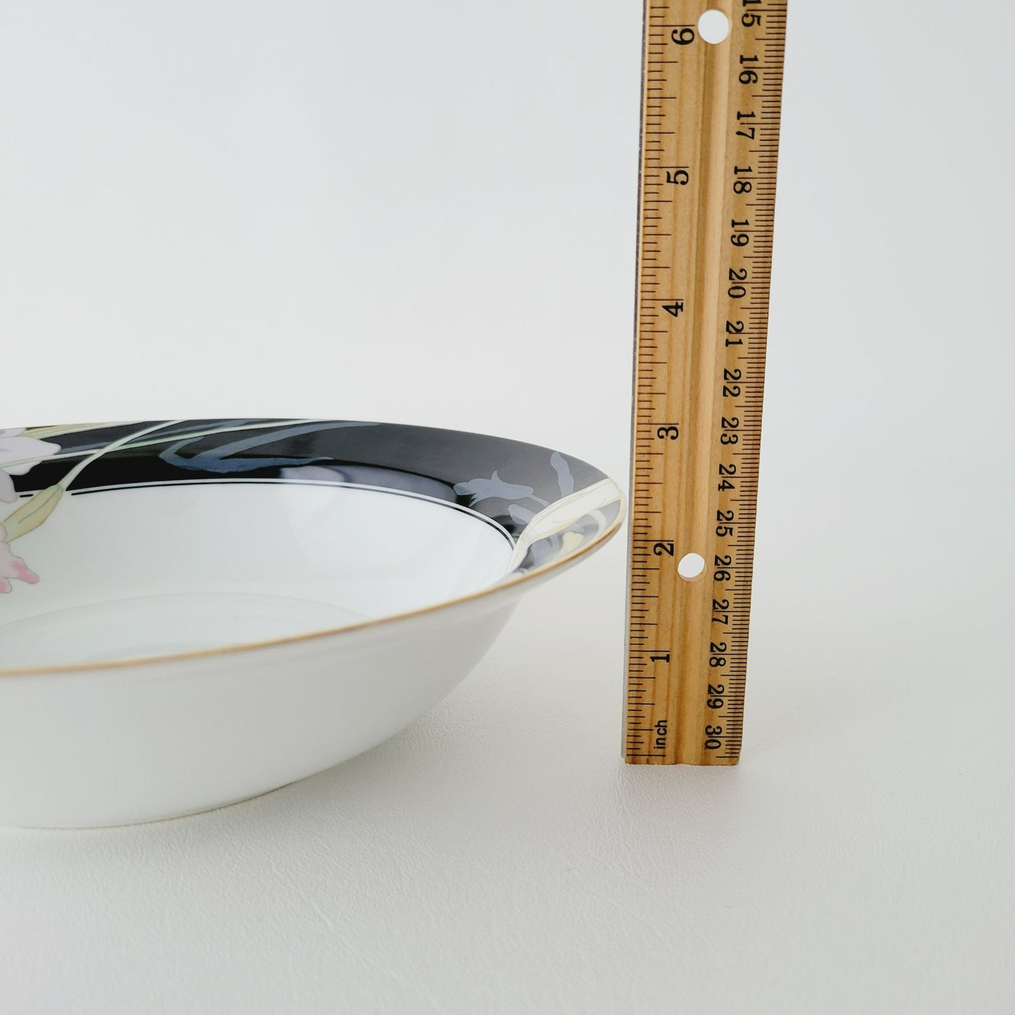 Mikasa Charisma 9" Serving Bowl, c.1983-97 Japan