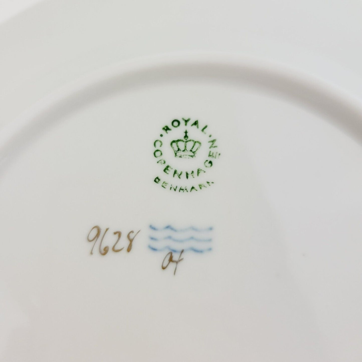 Royal Copenhagen Thumbelina Hans Christian Andersen Fairy Tale Story Plate, Gold Trim with Etched Design, c.1975-76 Denmark