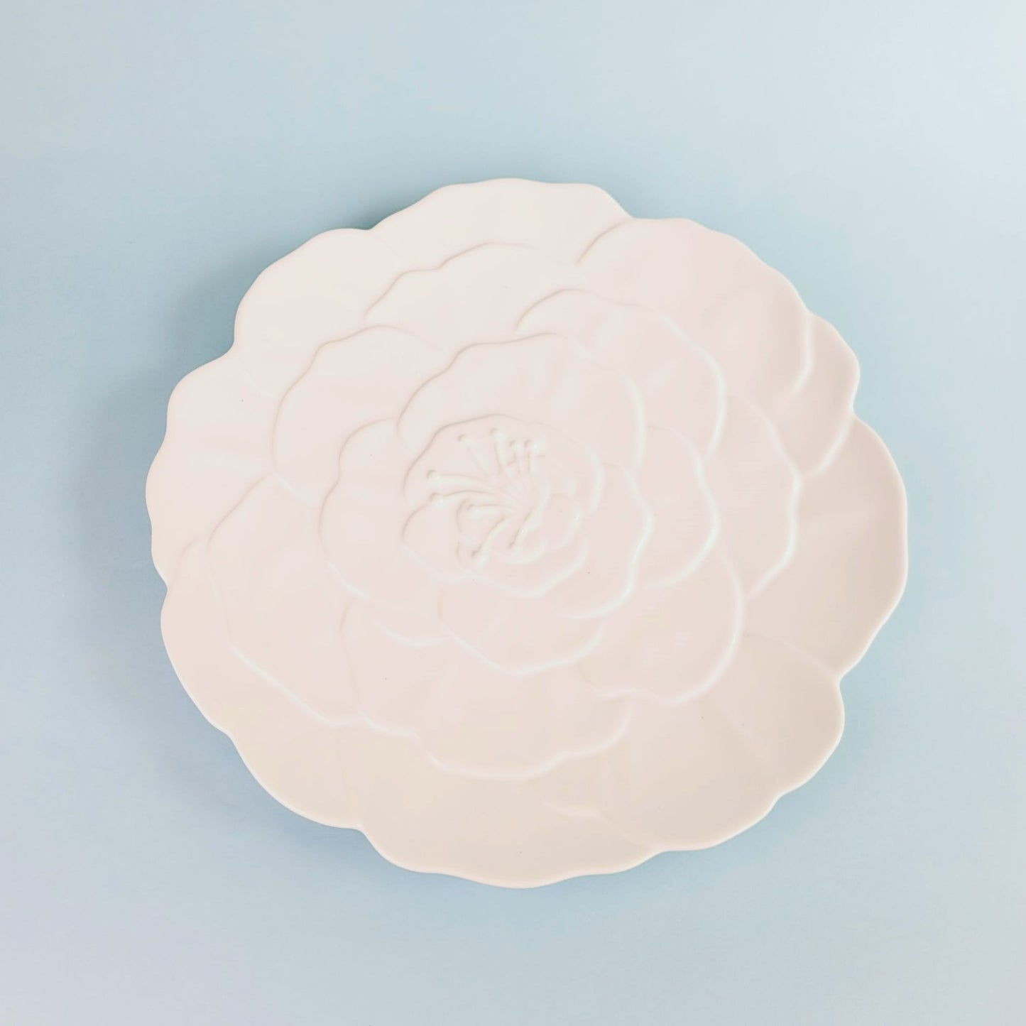 Studio Nova White Hibiscus Flower 14" Round Platter