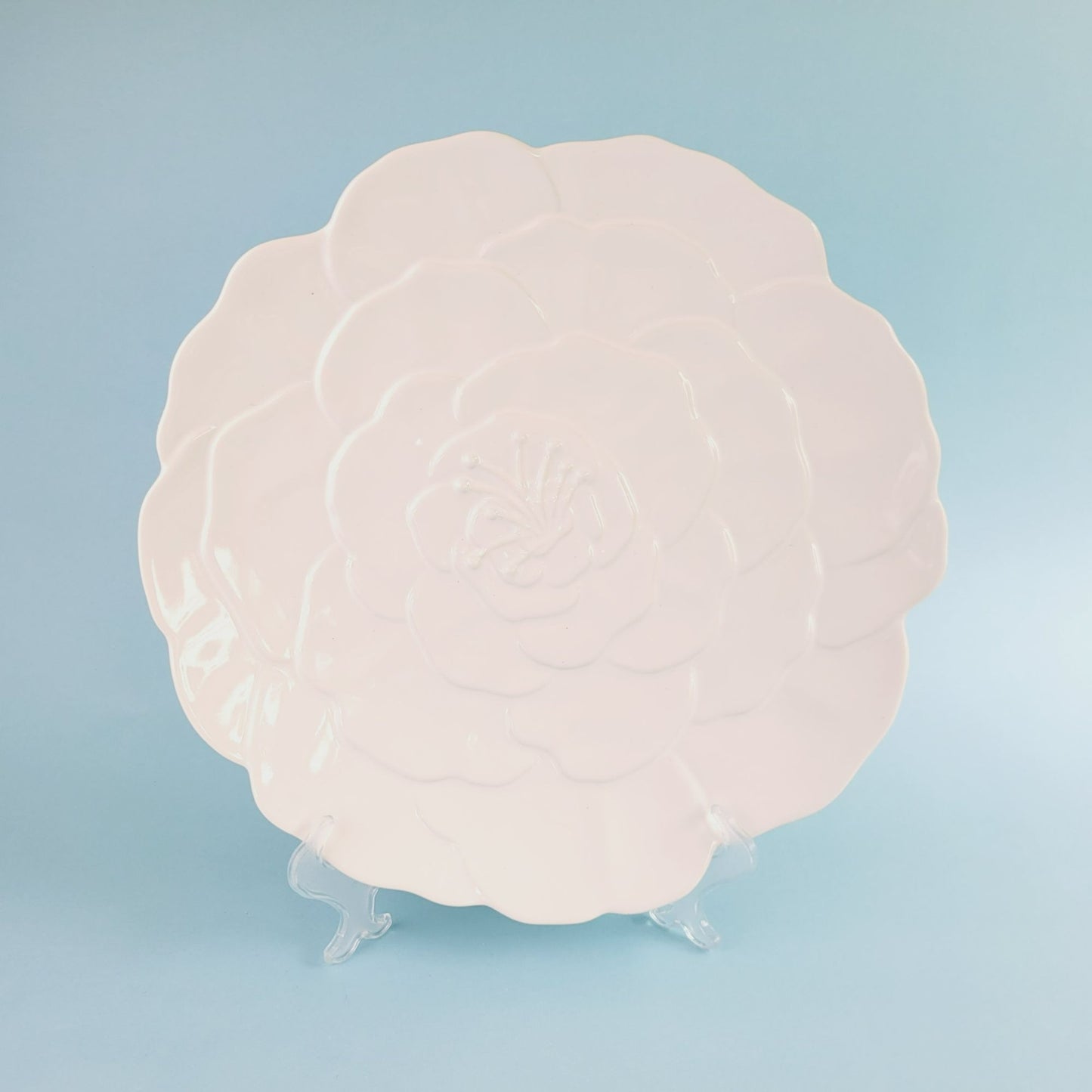 Studio Nova White Hibiscus Flower 14" Round Platter