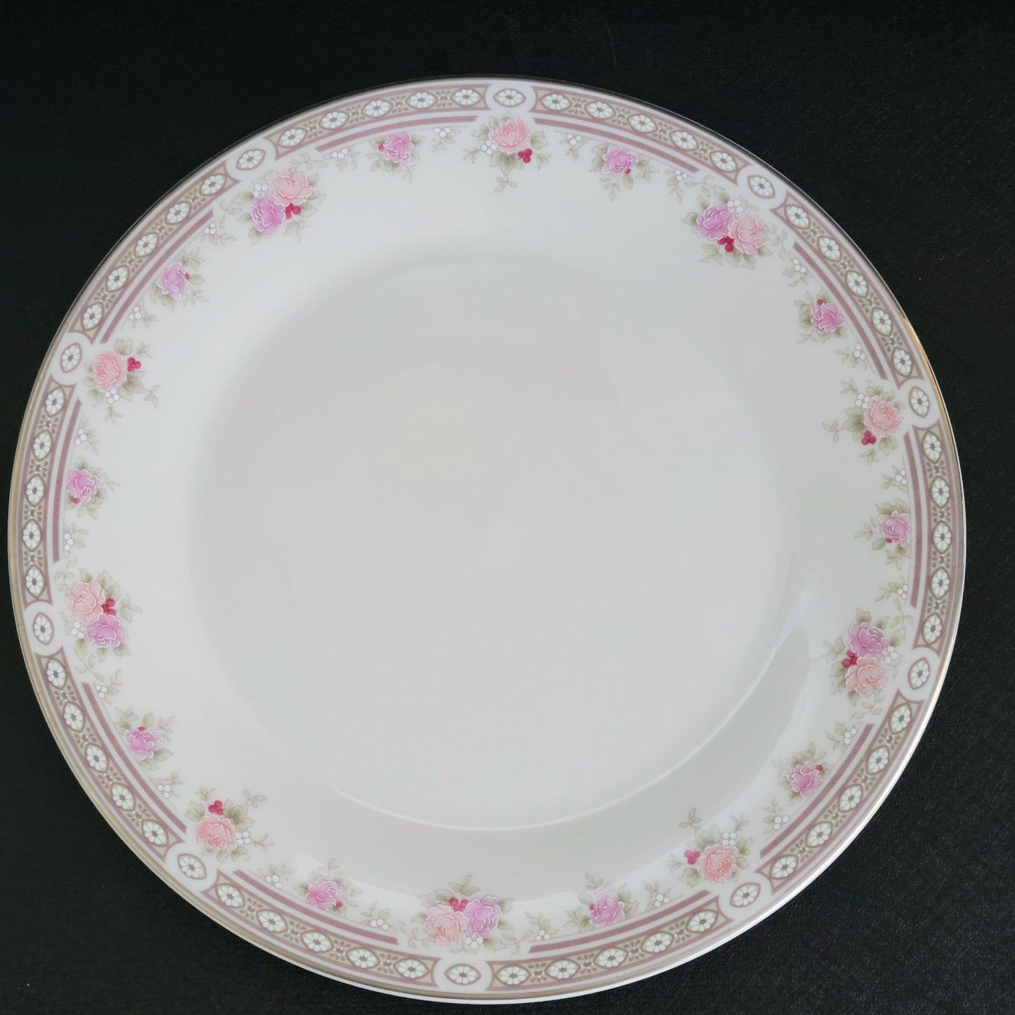 Royal Doulton Elegance Dinner Plate, c.1980s Vogue Collection, England