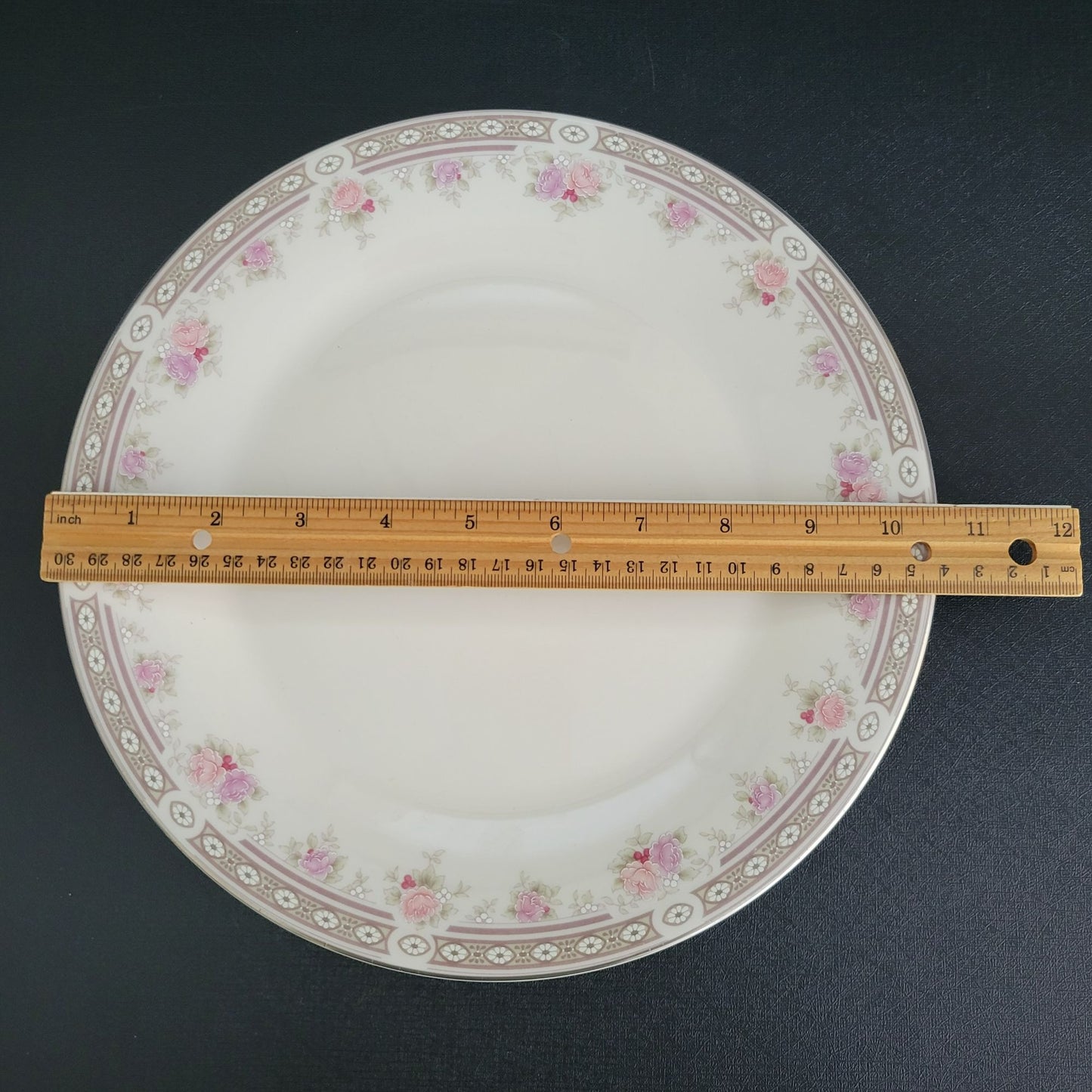 Royal Doulton Elegance Dinner Plate, c.1980s Vogue Collection, England